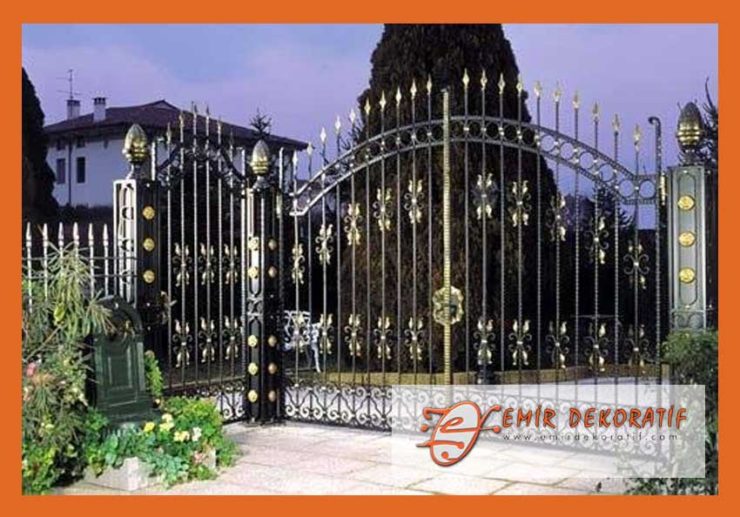 Ferforje geniş bahçe kapıları