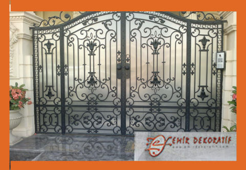 Ferforje büyük garaj kapıları