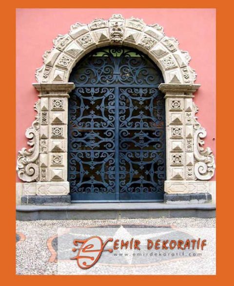 Demir İşlemeli Özel Tasarım Kapı