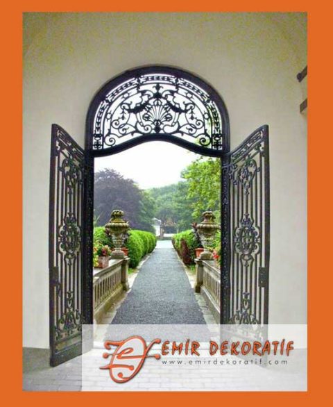 Ferforje Kapı İşlemeli
